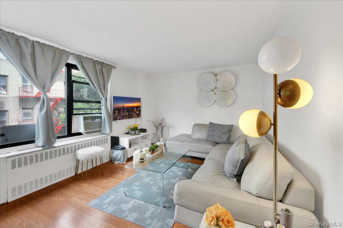 2835 Webb Avenue, Unit 4B