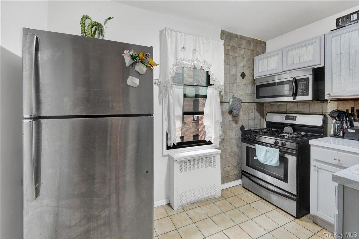 2835 Webb Avenue, Unit 4B photo 7