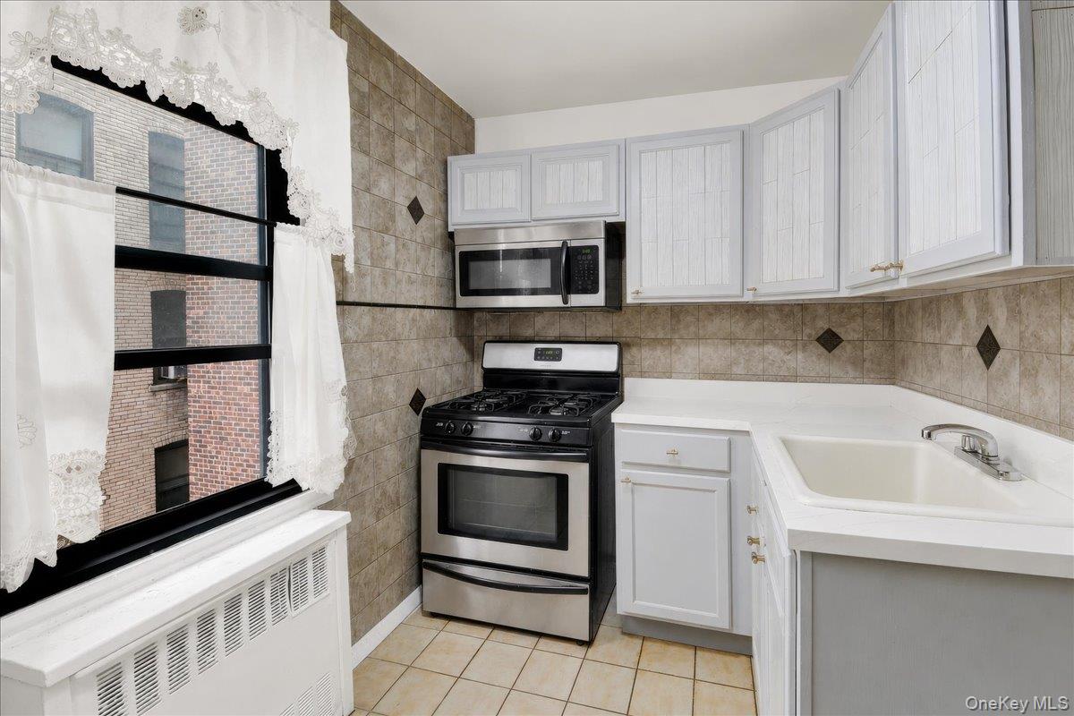 2835 Webb Avenue, Unit 4B photo 6