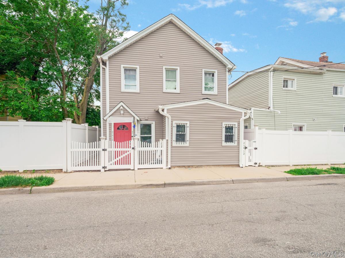 218-12 141st Road – For Sale photo 4