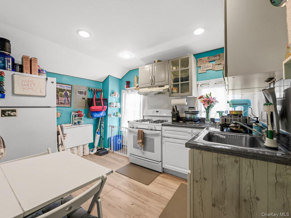 218-12 141st Road – For Sale photo 12