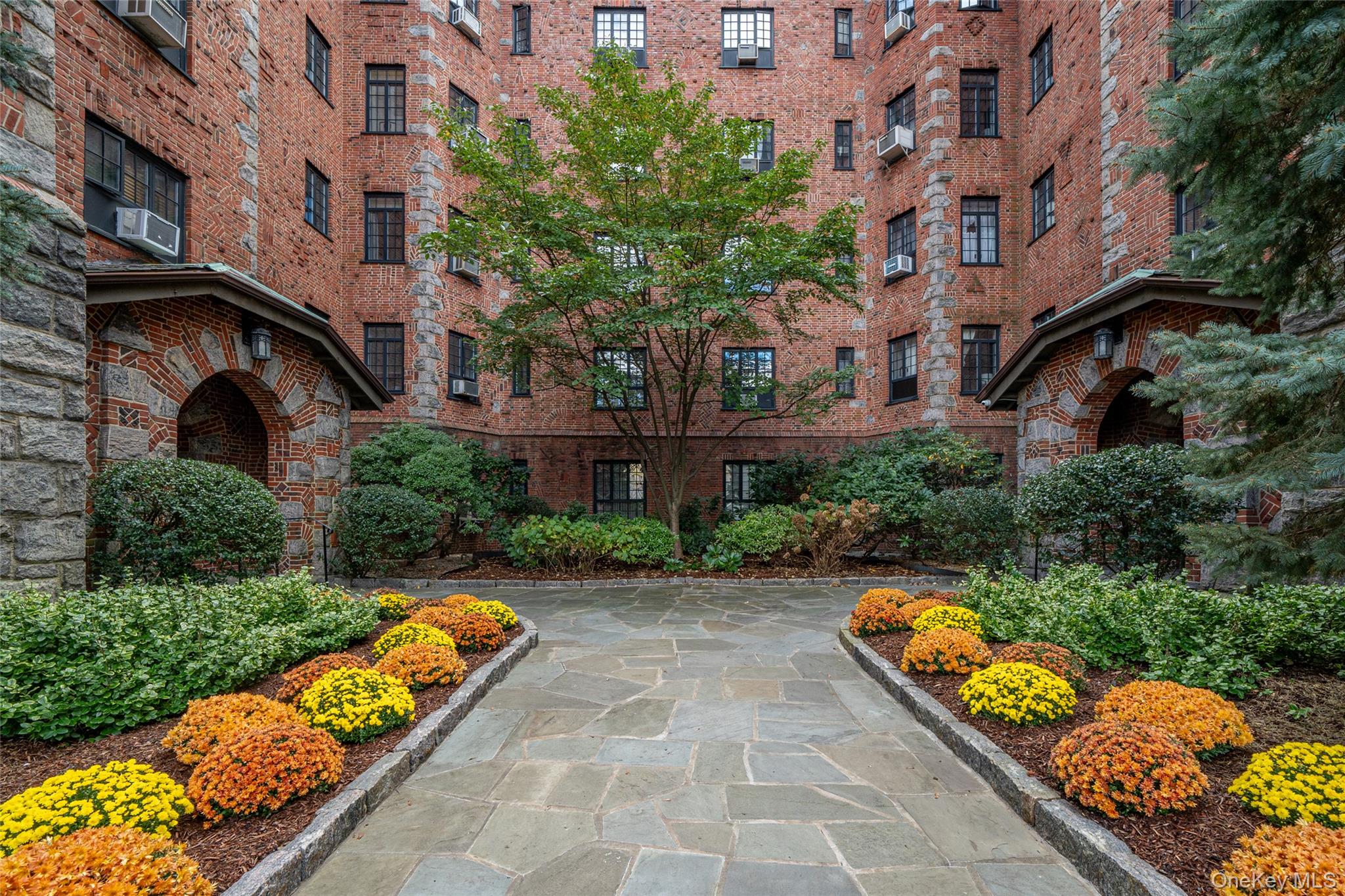 45 Pondfield Road W, Unit 1G photo 3
