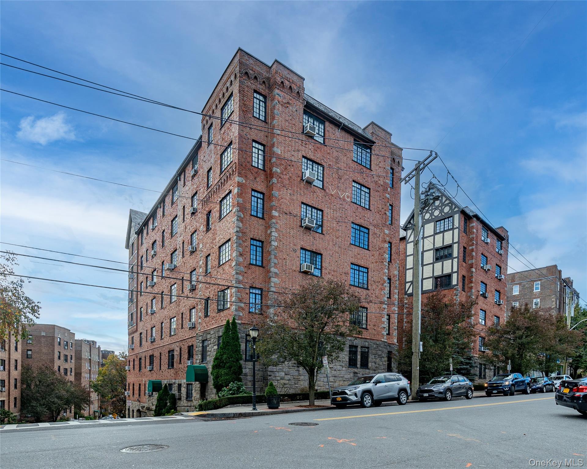 45 Pondfield Road W, Unit 1G