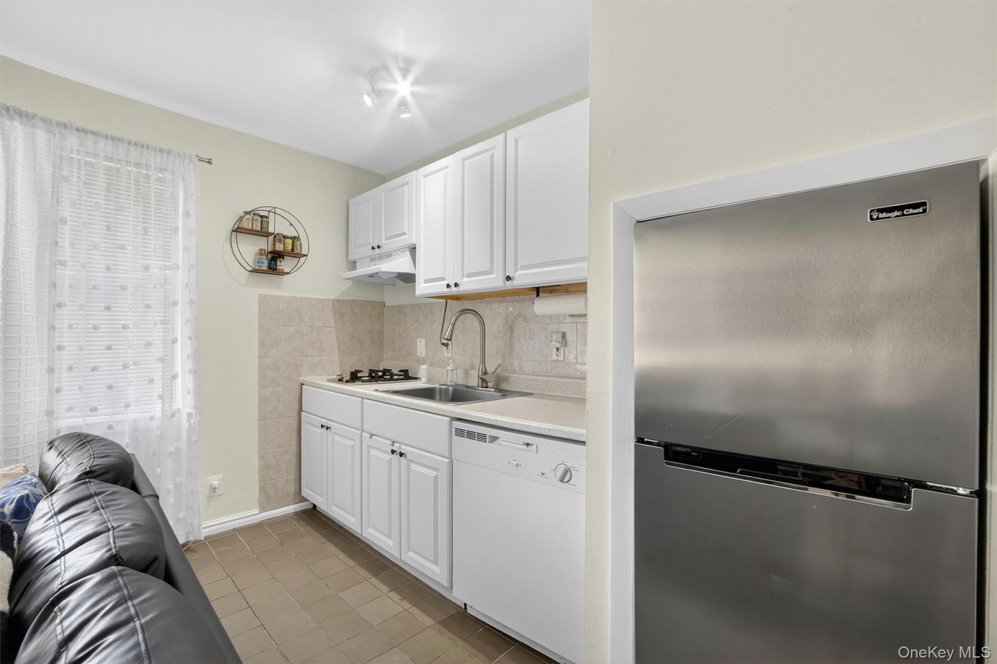 205 W Post Road, Unit E-1-O photo 10