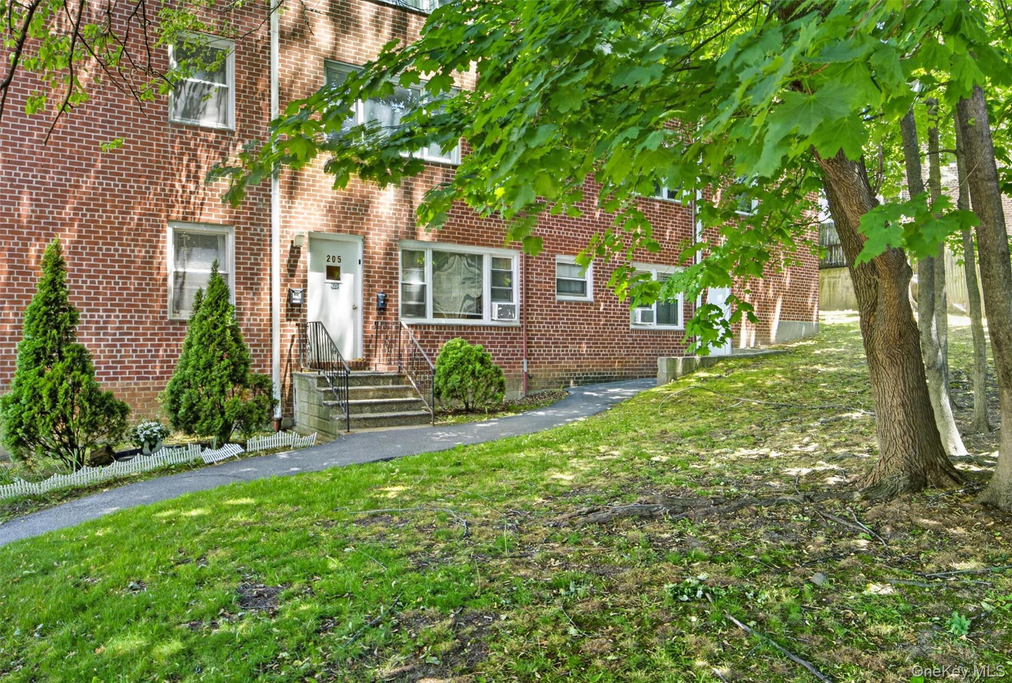 205 W Post Road, Unit E-1-O photo 3