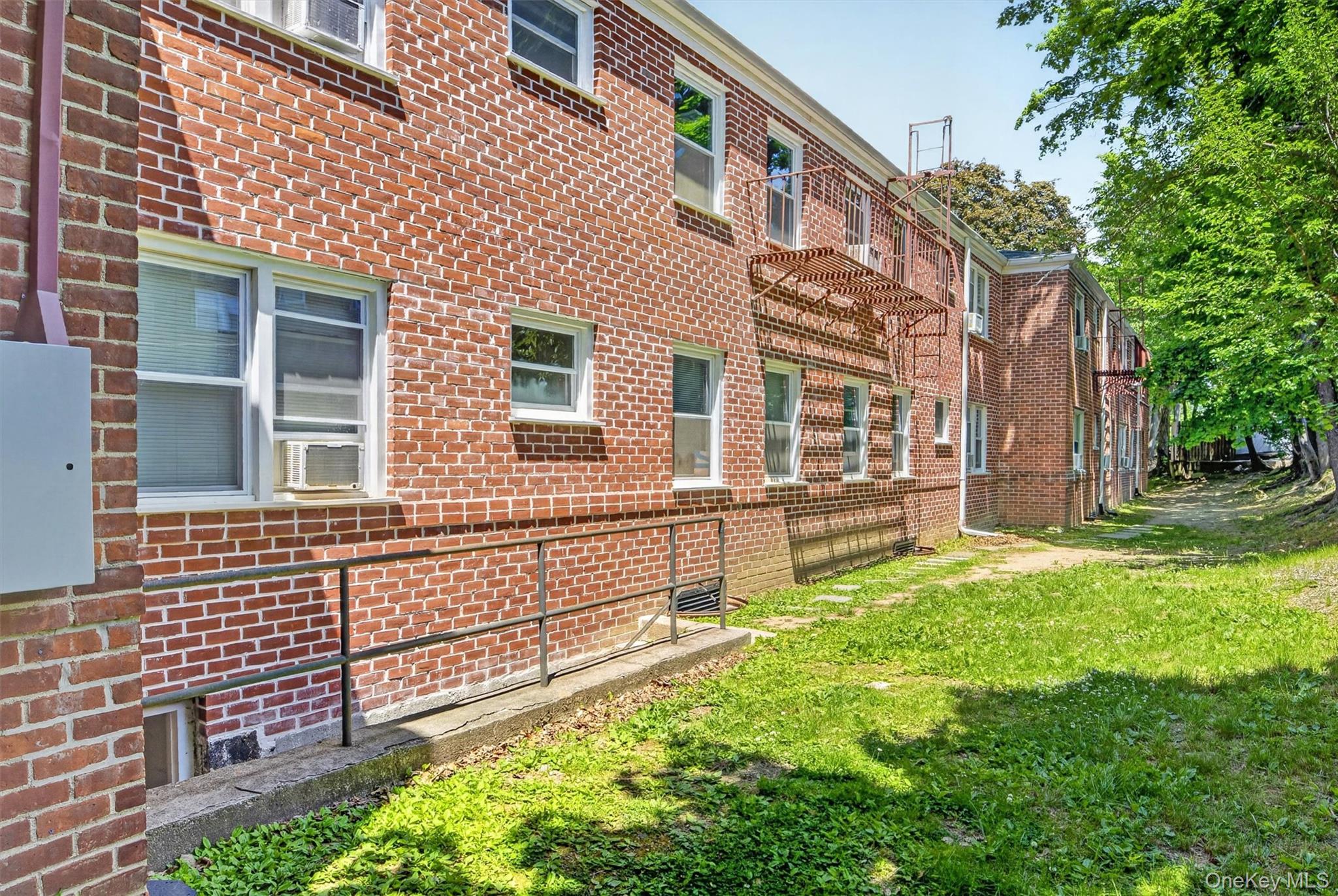 205 W Post Road, Unit E-1-O photo 16