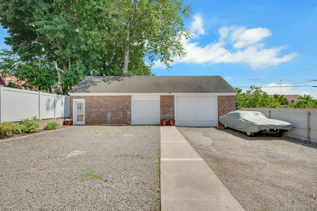 144 Beekman Avenue – For Sale photo 36