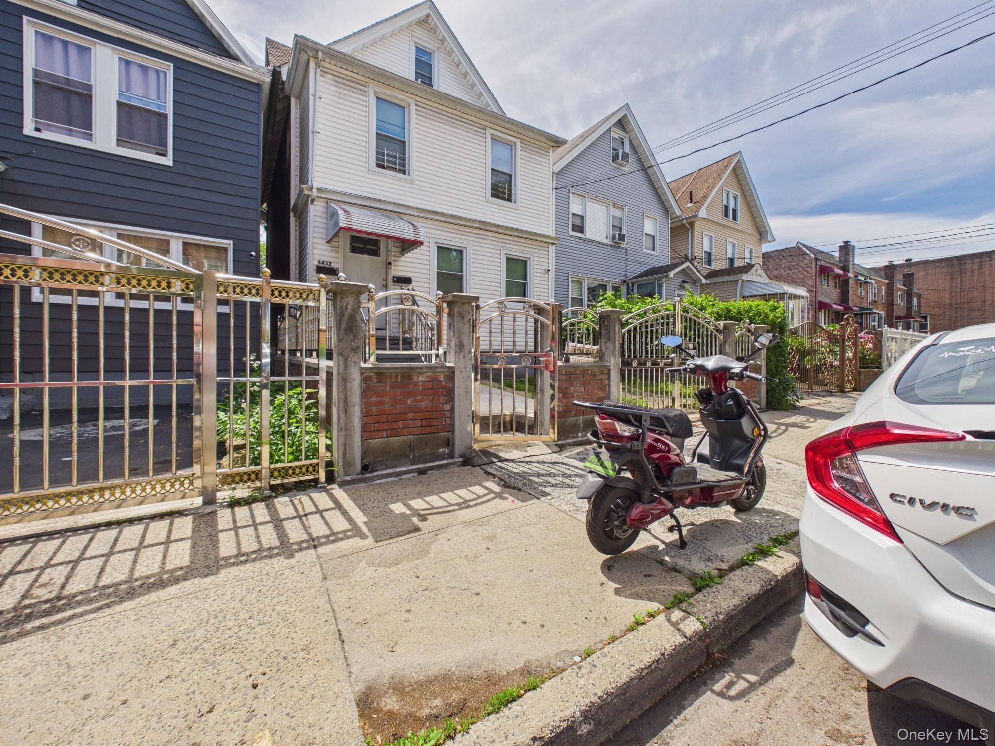 4432 Carpenter Avenue – For Sale