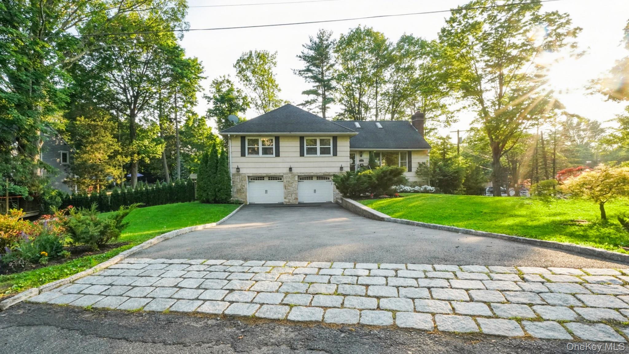25 Manor Avenue – For Sale photo 2