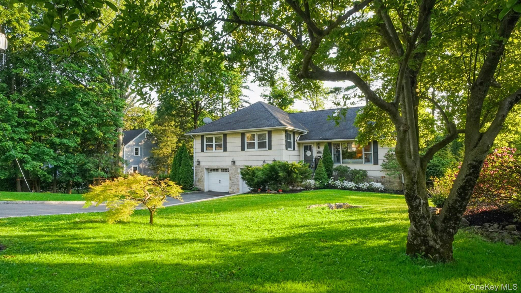 25 Manor Avenue – For Sale photo 3