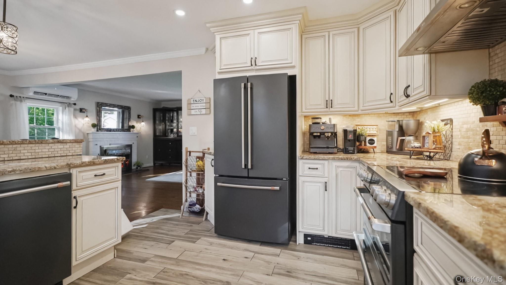 25 Manor Avenue – For Sale photo 8
