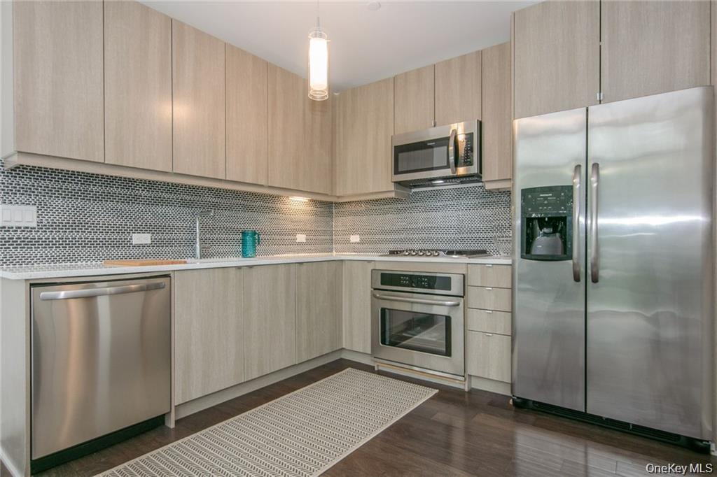250 S Central Park Avenue, Unit 5i