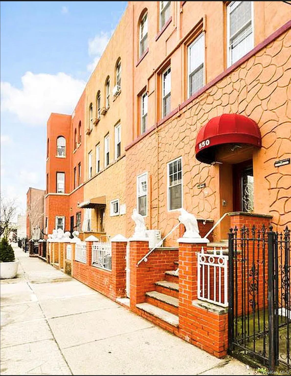 550 Hart Street – For Sale photo 3