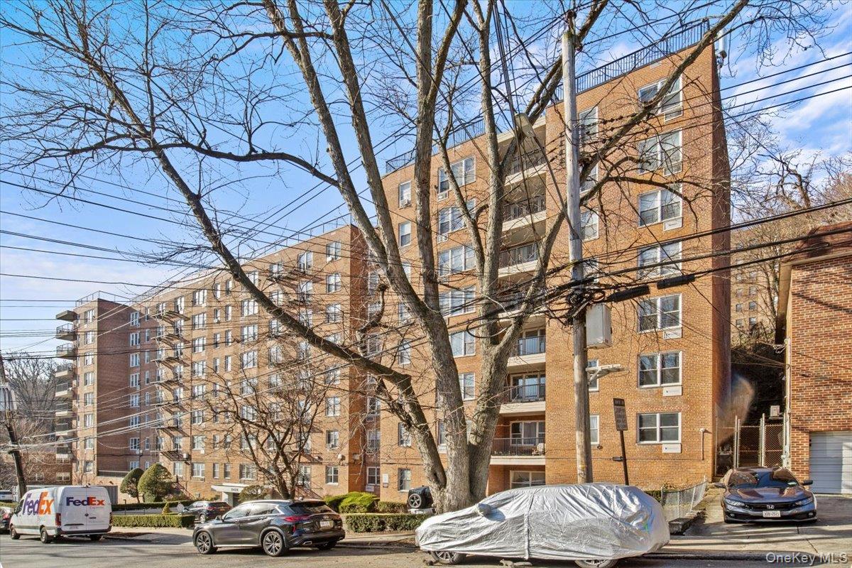 5425 Valles Avenue, Unit 4M
