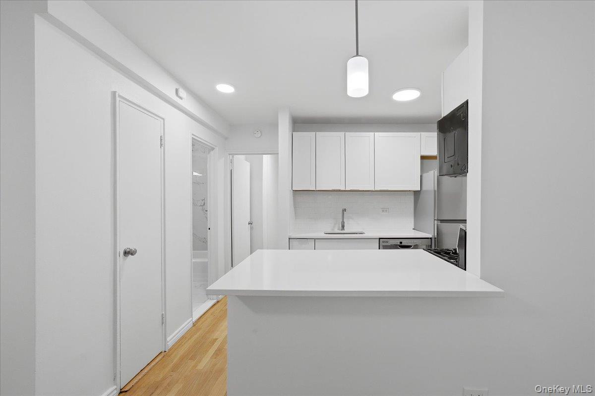 5425 Valles Avenue, Unit 4M photo 8