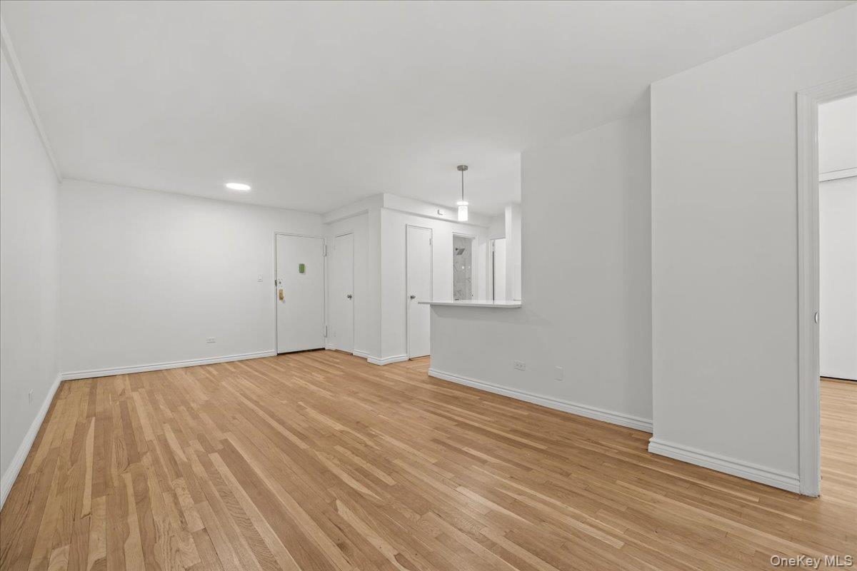 5425 Valles Avenue, Unit 4M photo 7