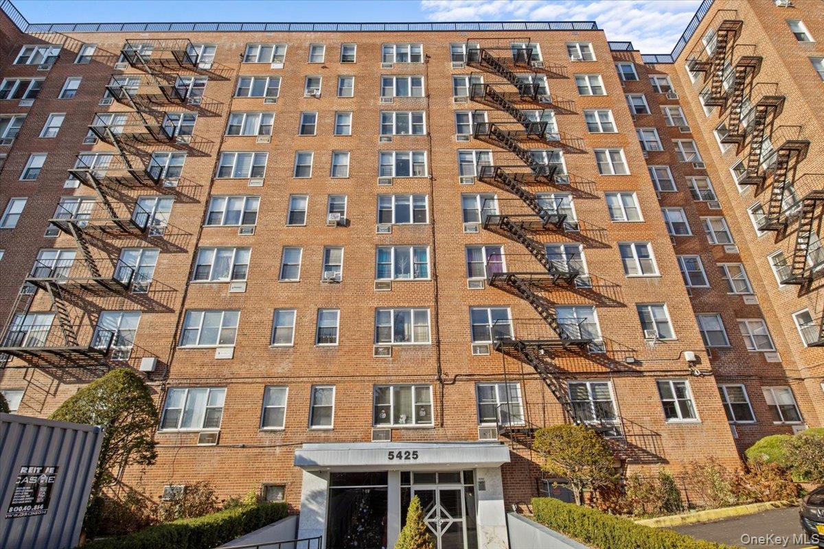 5425 Valles Avenue, Unit 4M photo 2