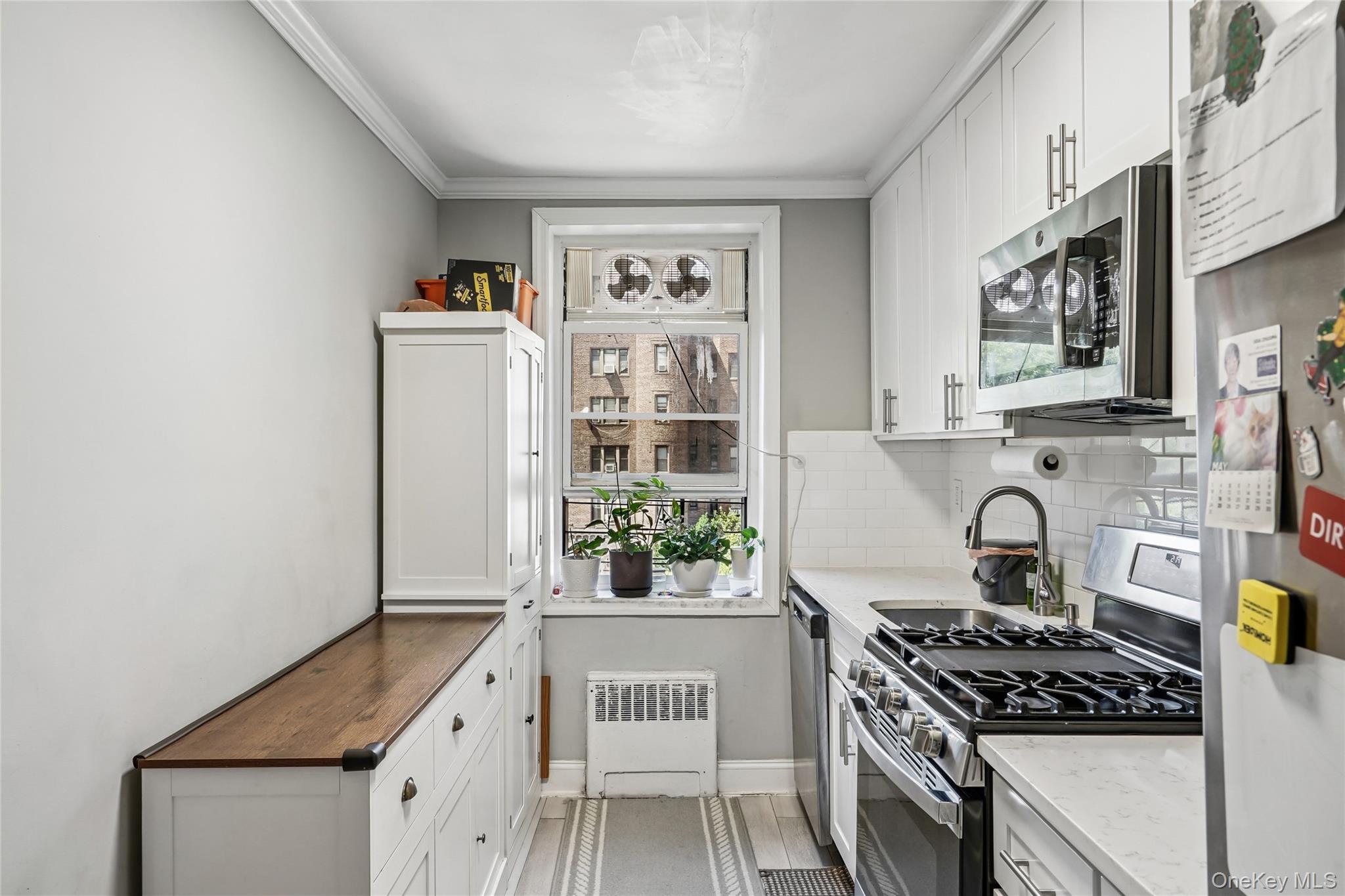 76-10 34th Avenue, Unit 3H photo 12