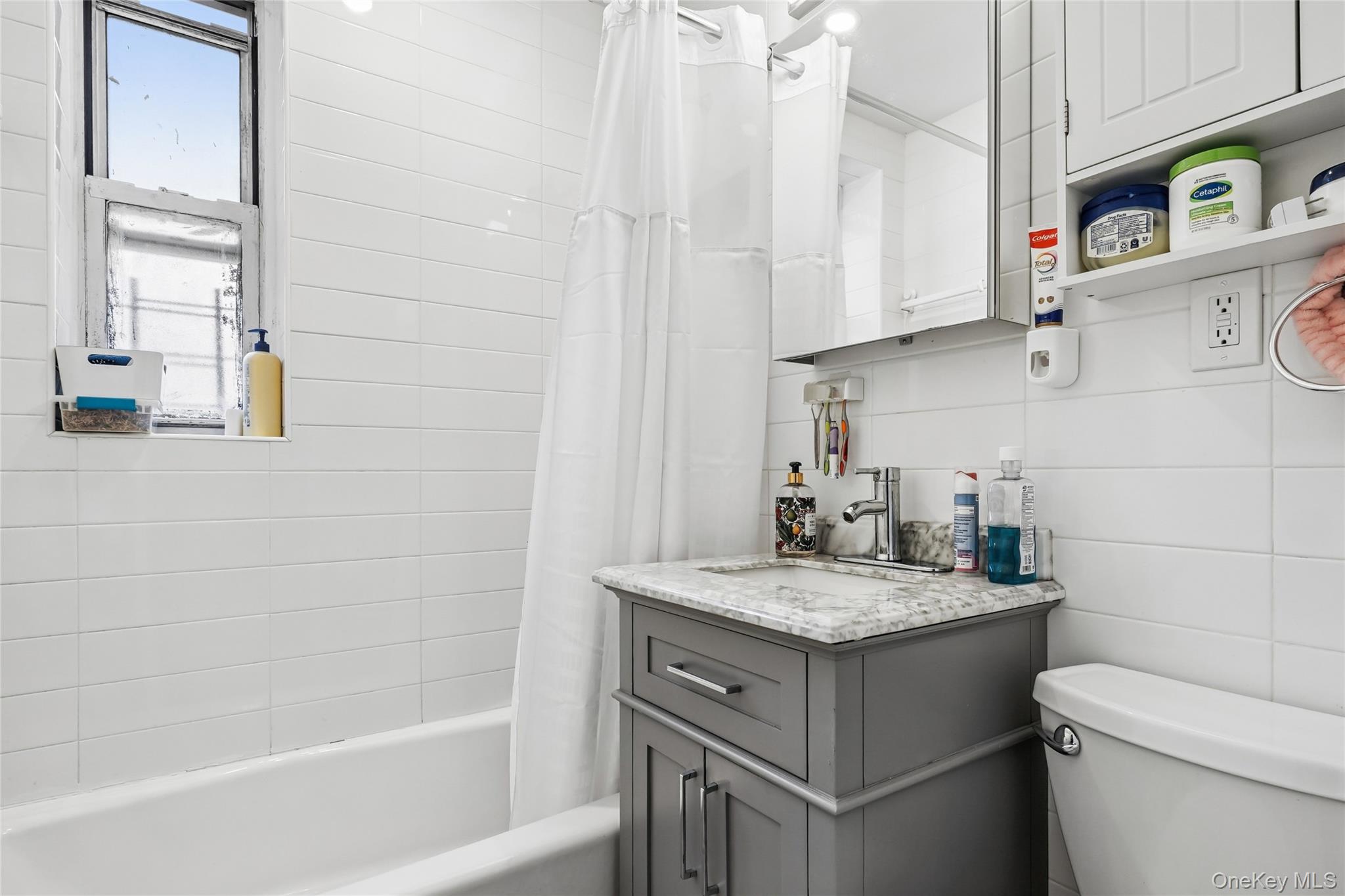 76-10 34th Avenue, Unit 3H photo 8