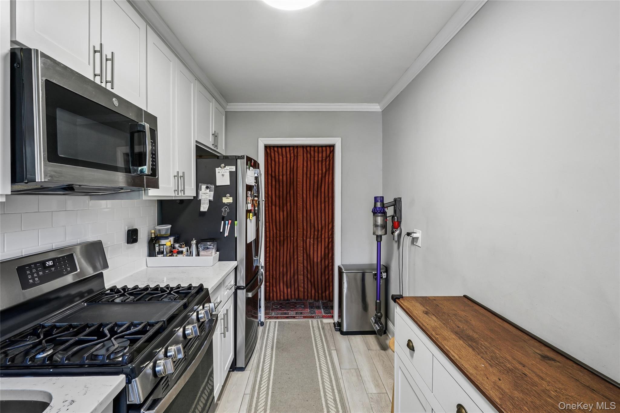 76-10 34th Avenue, Unit 3H photo 7