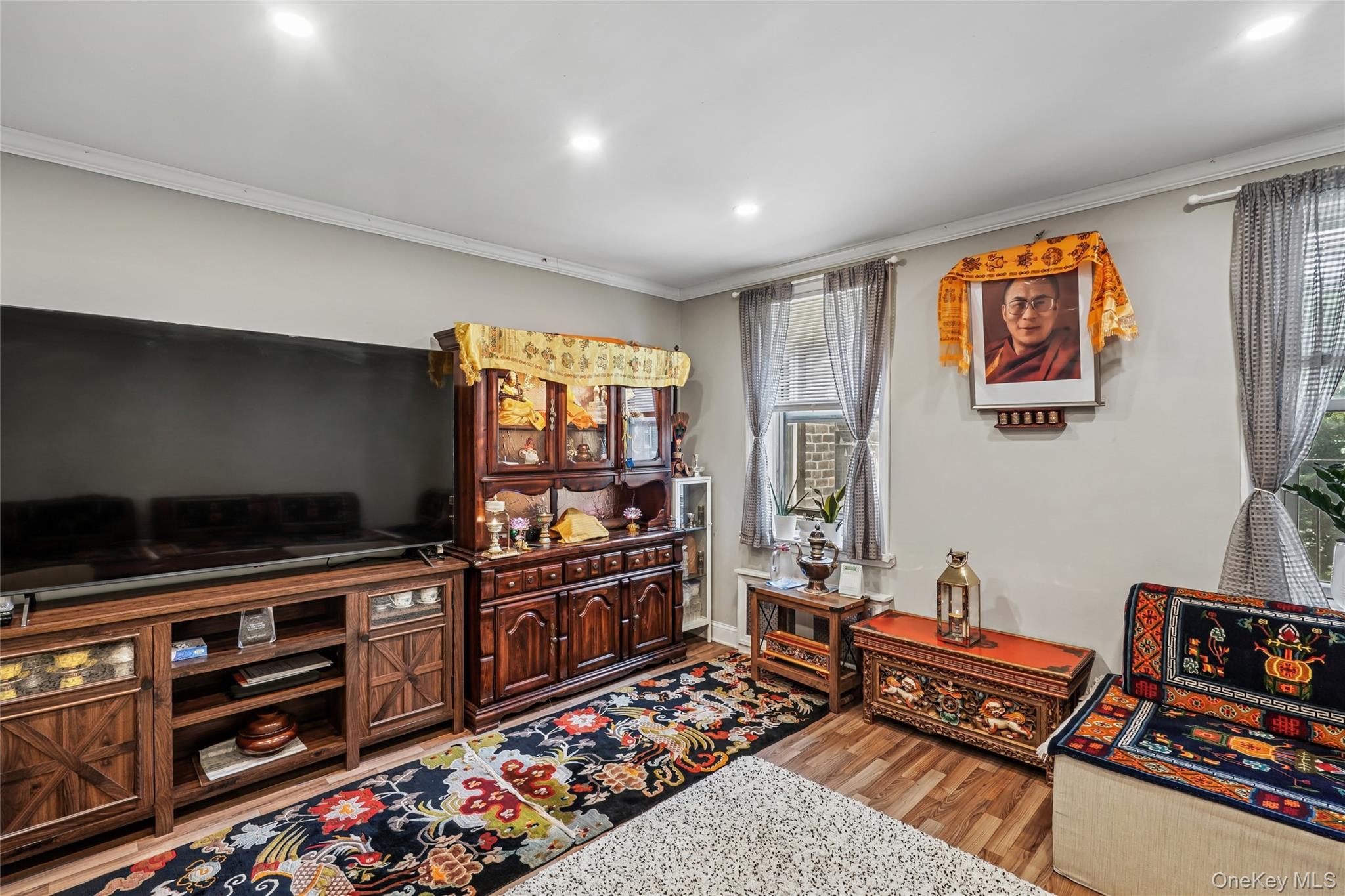 76-10 34th Avenue, Unit 3H photo 3