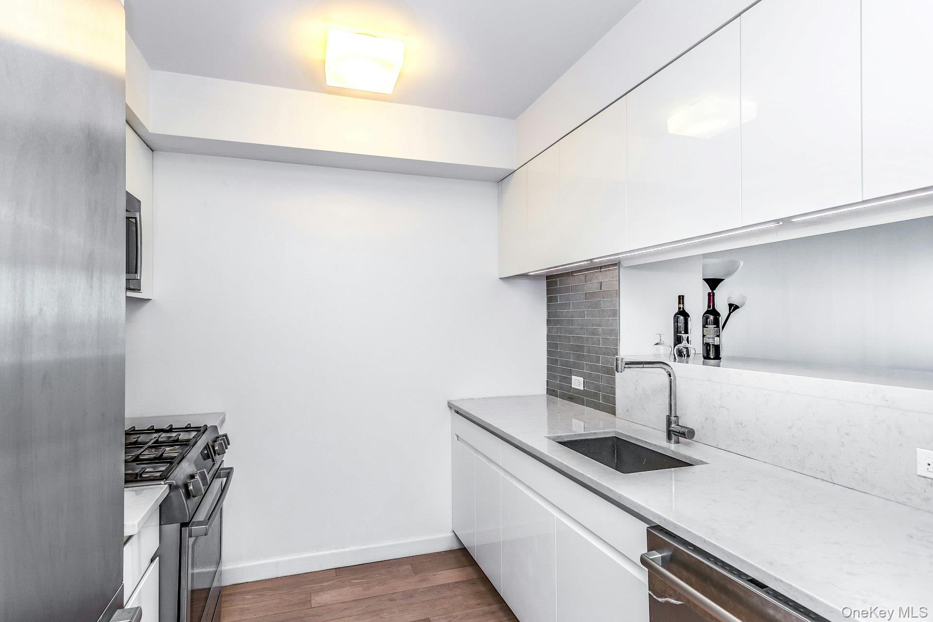 138-35 39th Avenue, Unit 13L photo 23