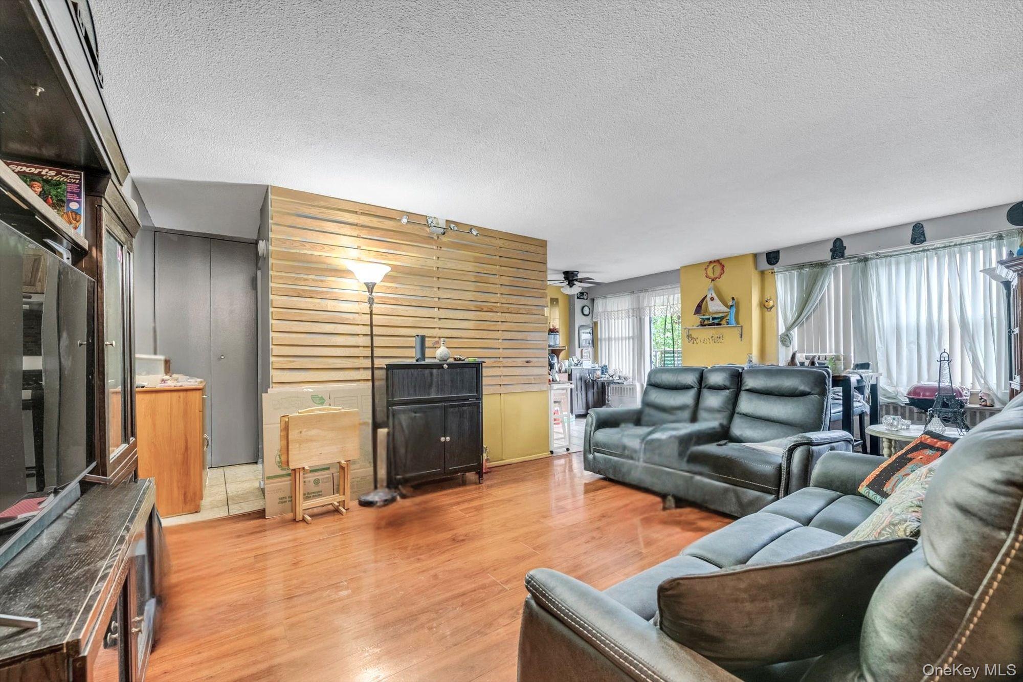 2550 Olinville Avenue, Unit 4E photo 10