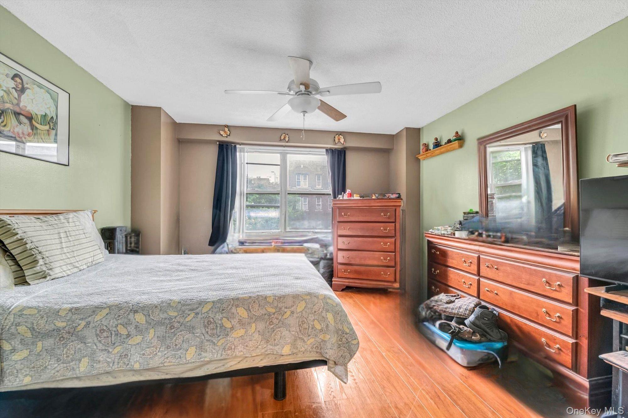 2550 Olinville Avenue, Unit 4E photo 5