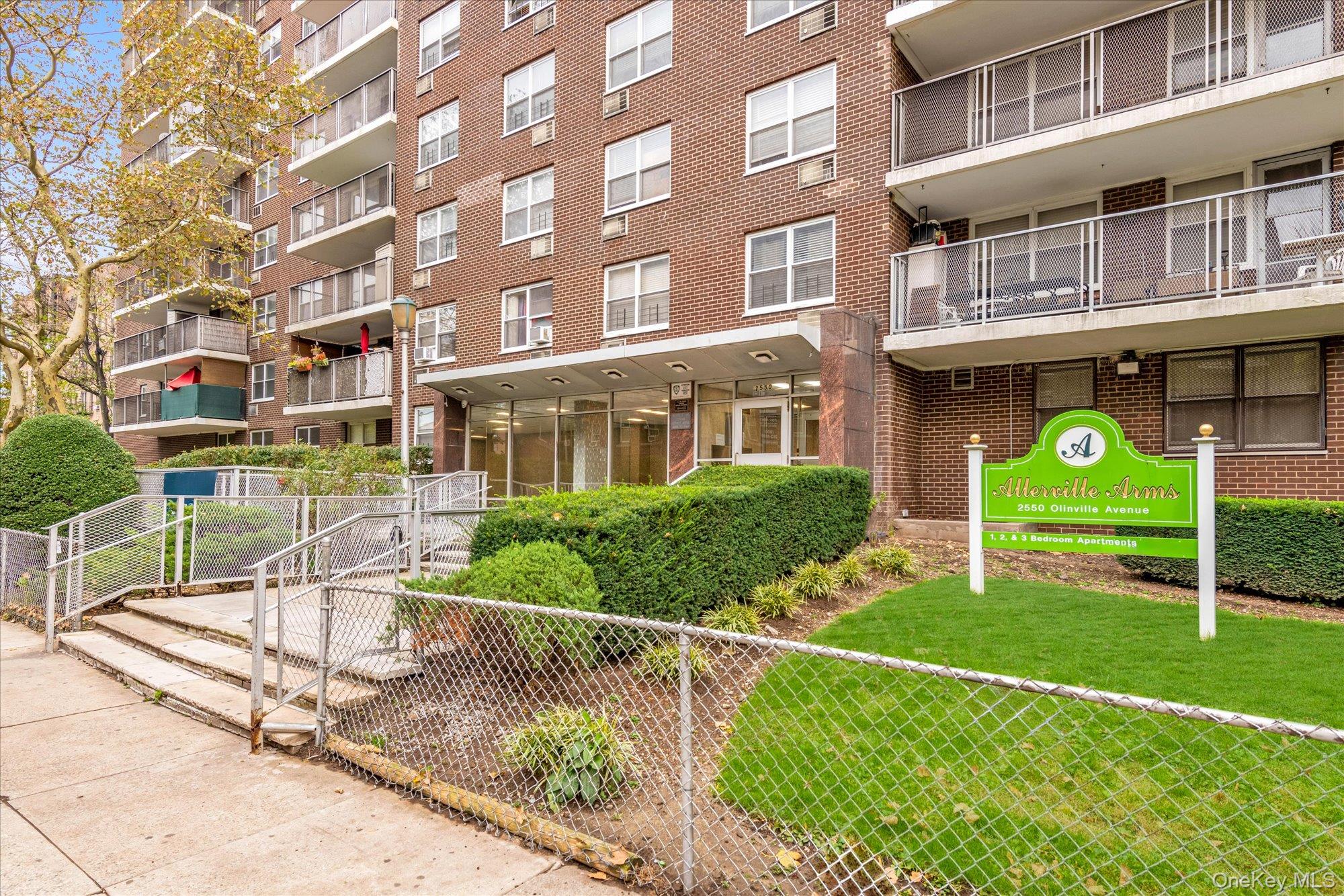 2550 Olinville Avenue, Unit 4E