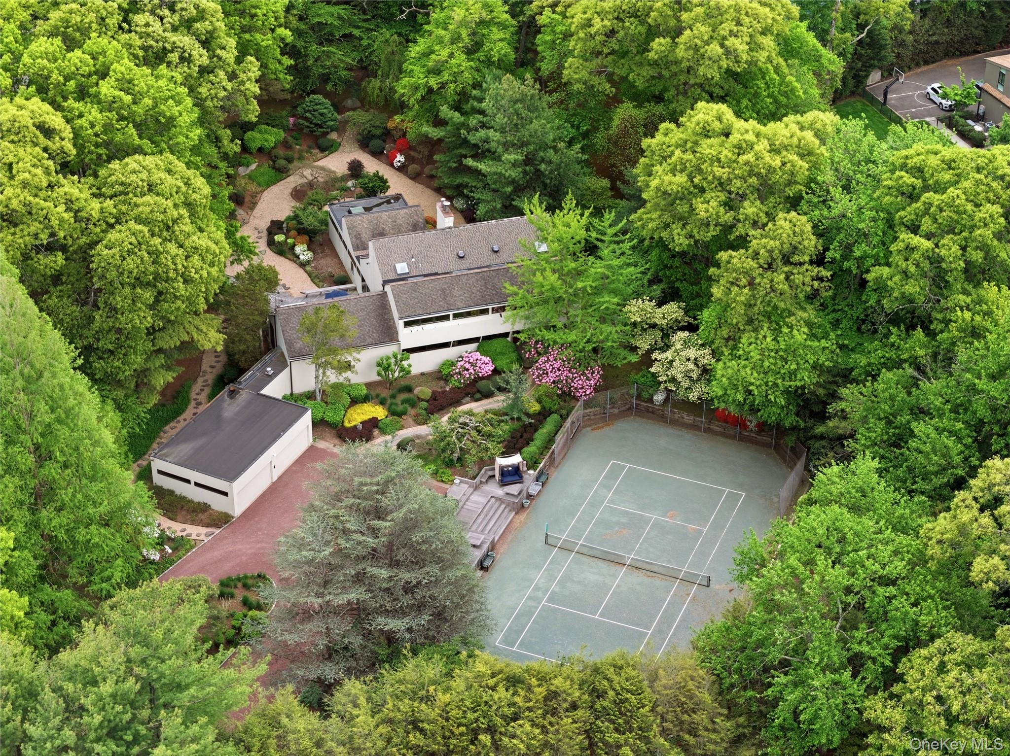 6 Deepwood Court – For Sale