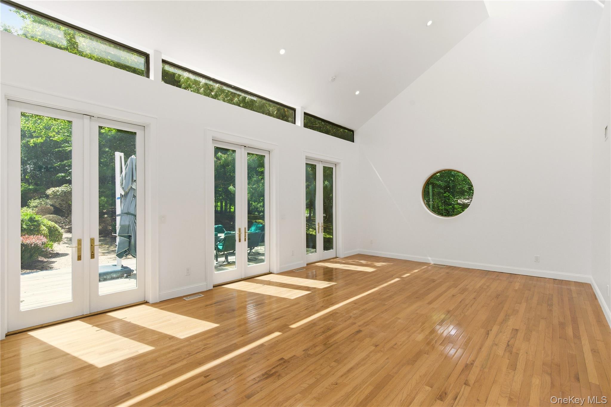 6 Deepwood Court – For Sale photo 2