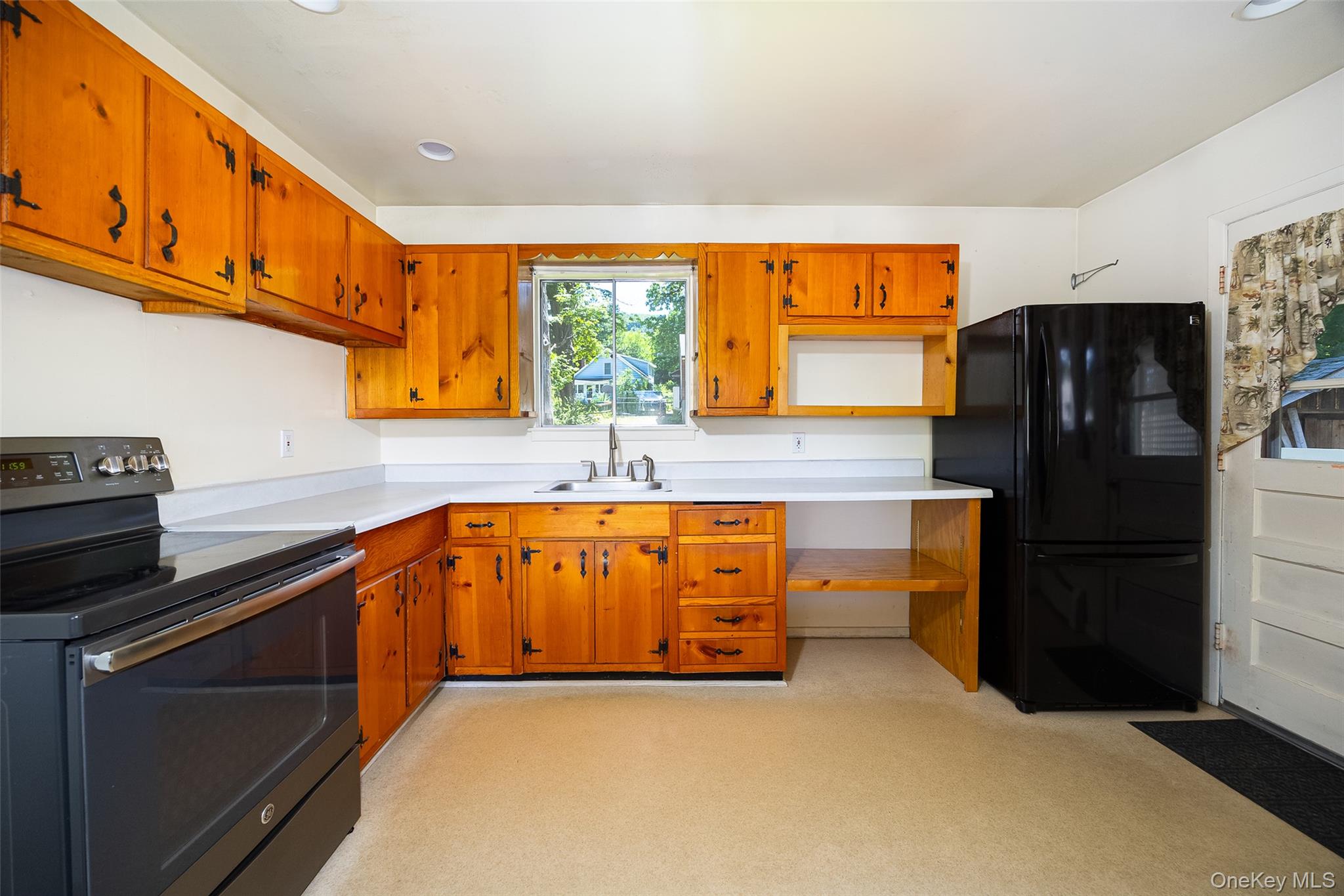 22 Howland Avenue – For Sale photo 6