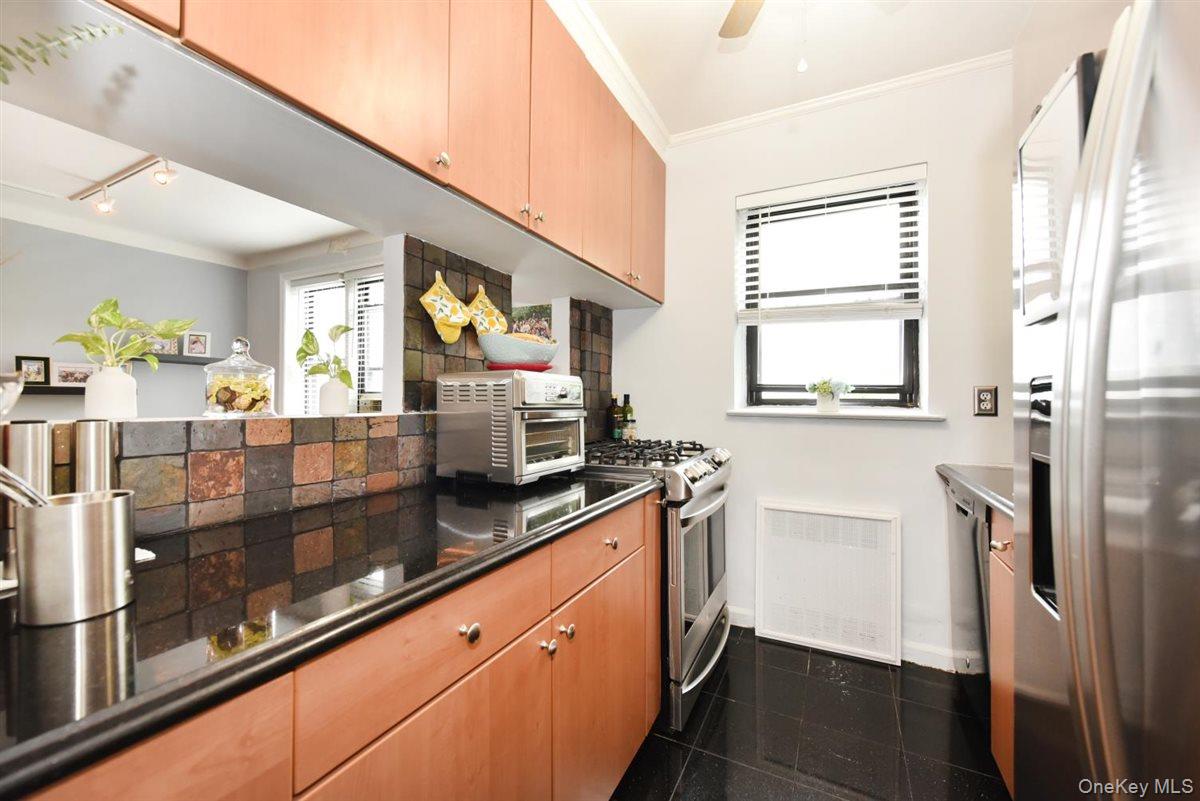 143-50 Hoover Avenue, Unit 503 photo 10