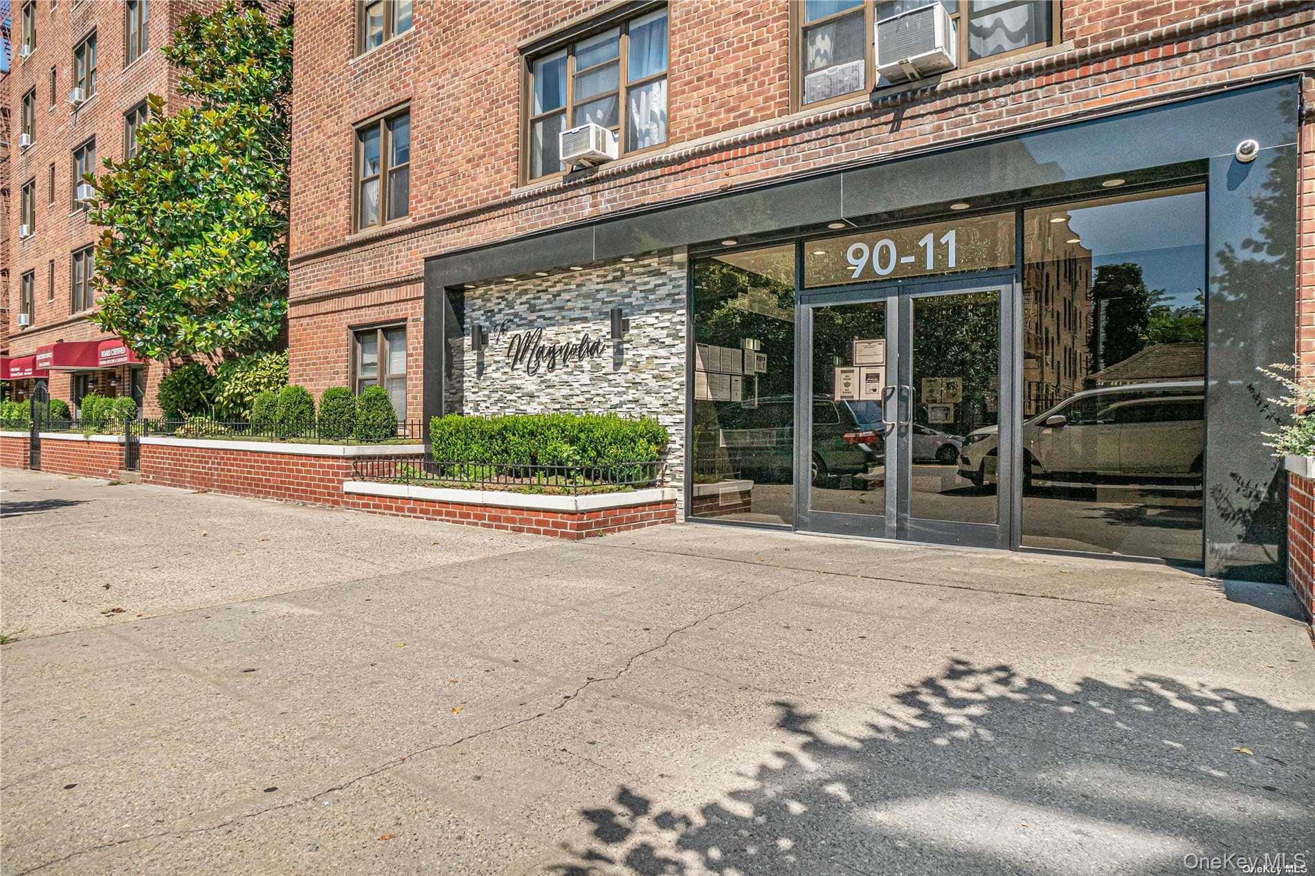 90-11 35th Avenue, Unit 6T photo 3
