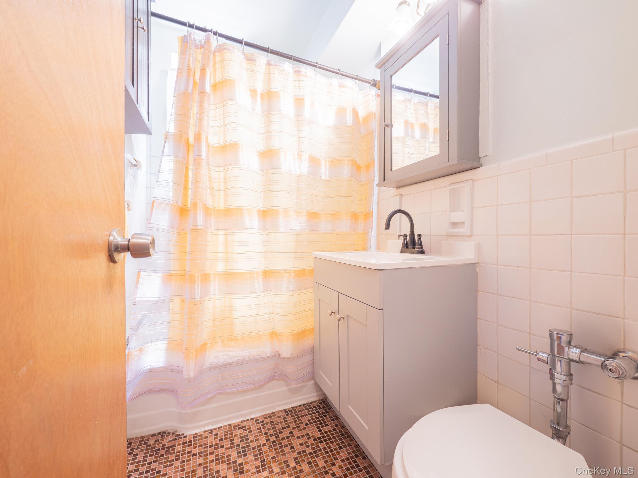 90-11 35th Avenue, Unit 6T photo 5