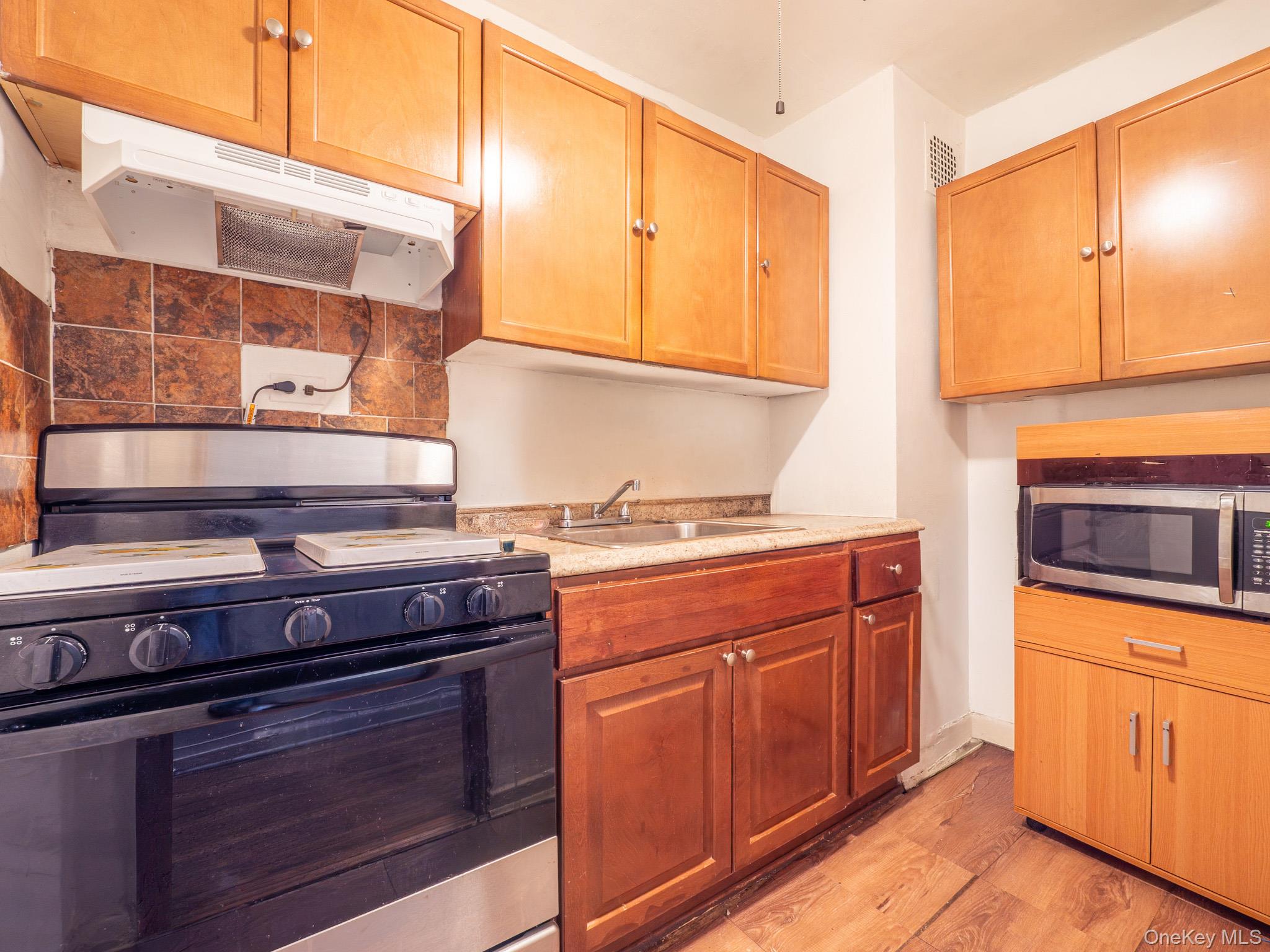 90-11 35th Avenue, Unit 6T photo 14