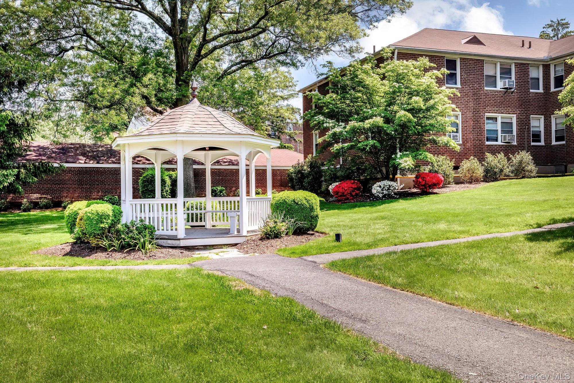 175 Bryant Avenue, Unit 1I