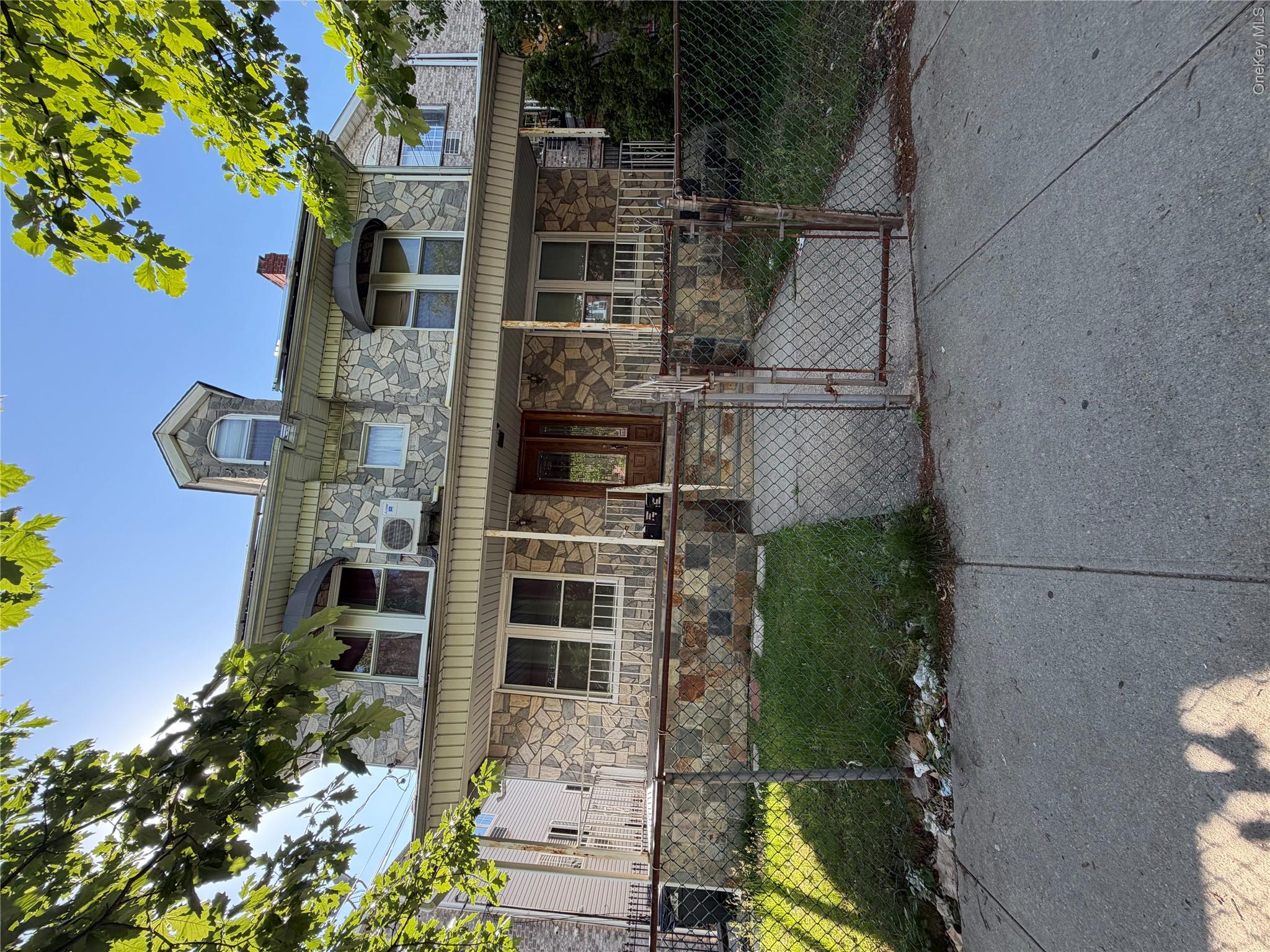 3643 Paulding Avenue – For Sale photo 2