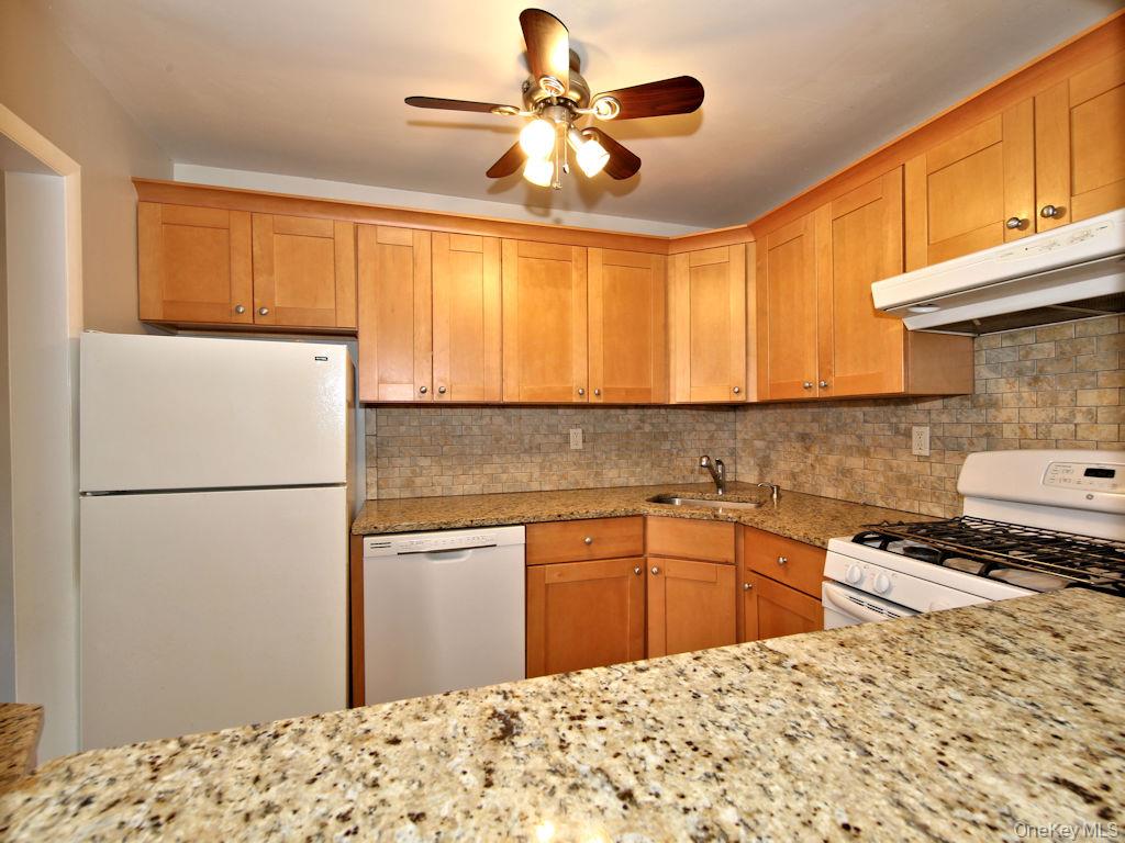 419 Tompkins Avenue, Unit 3 photo 3