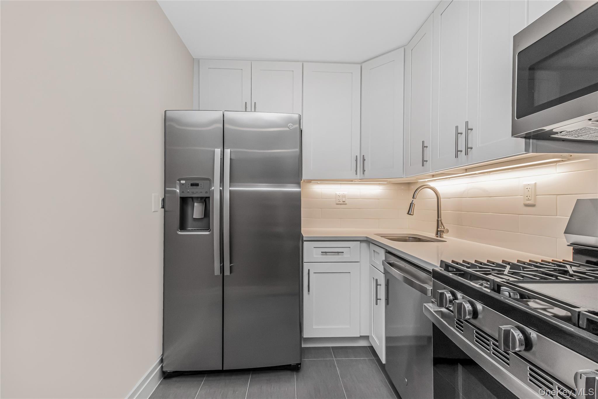 3333 Henry Hudson Parkway, Unit 18C photo 4