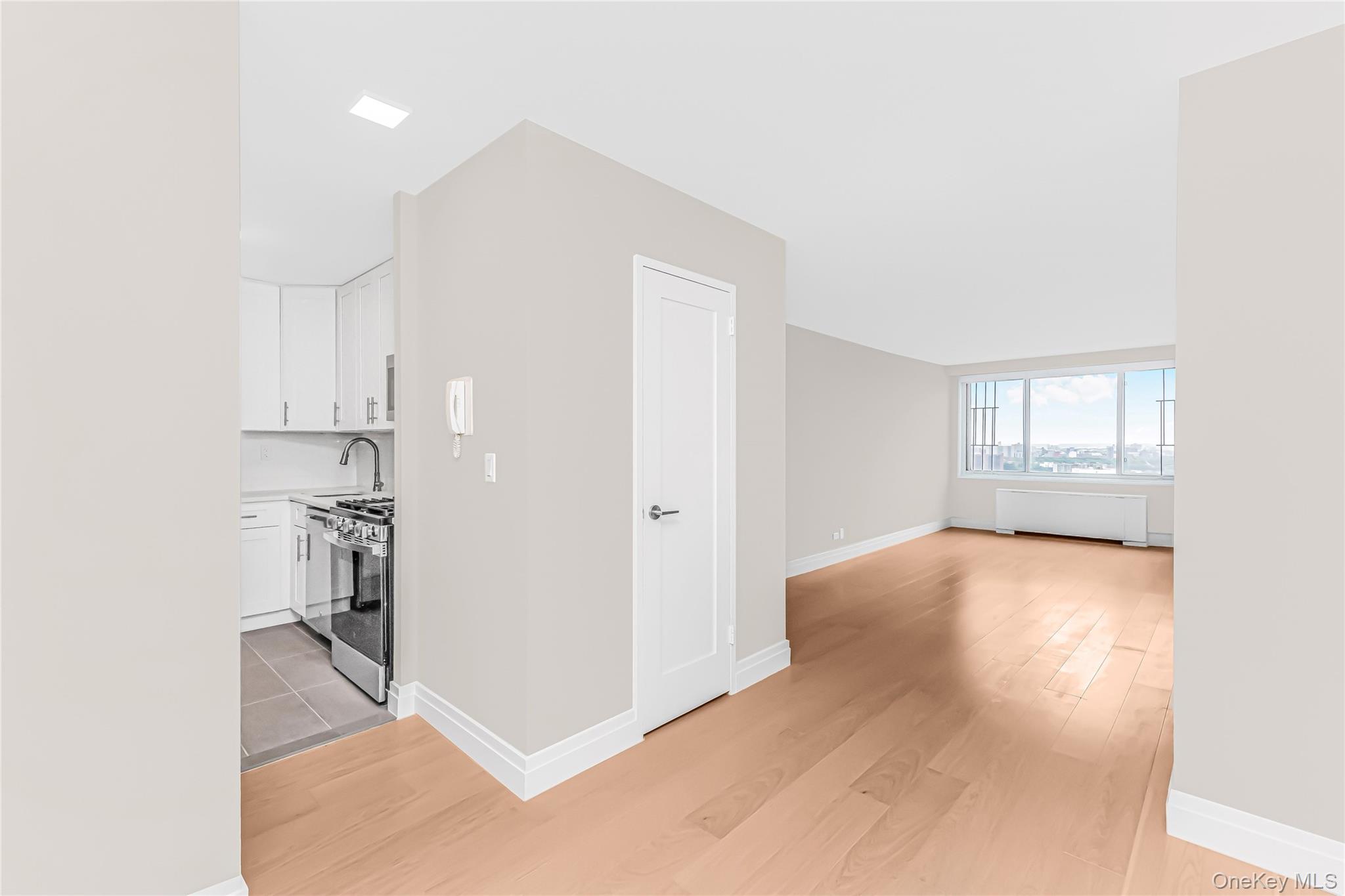3333 Henry Hudson Parkway, Unit 20C photo 2