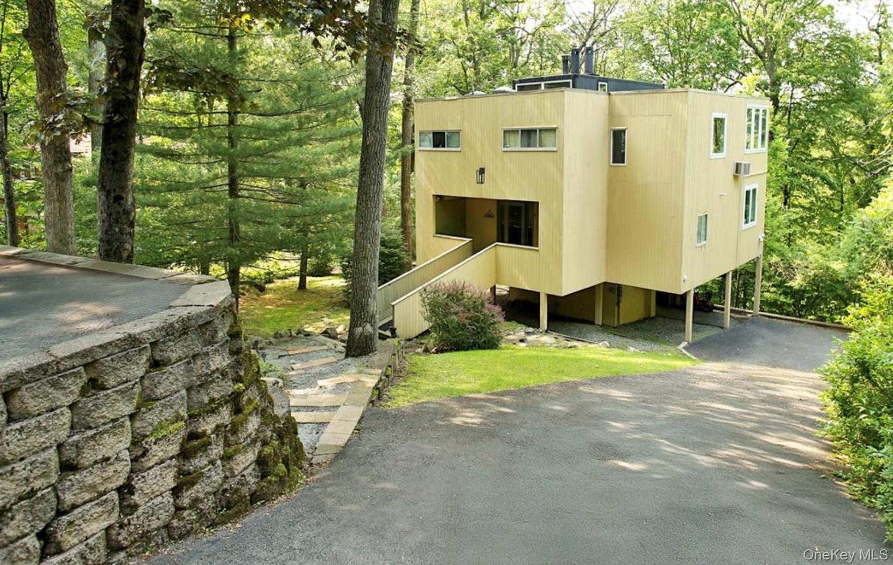 162 Fawn Hill Road – For Sale
