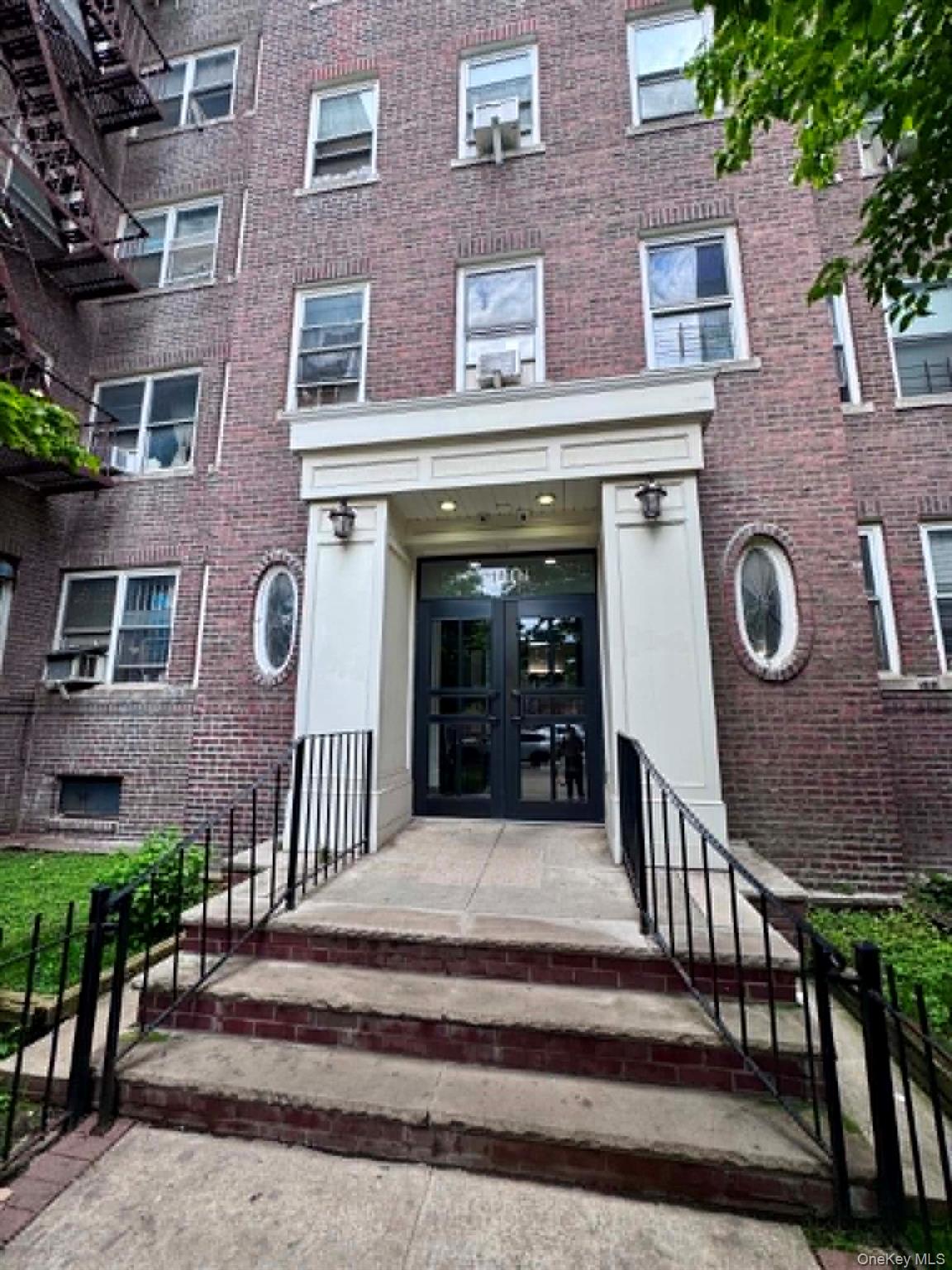 143-07 Sanford Avenue, Unit 3J