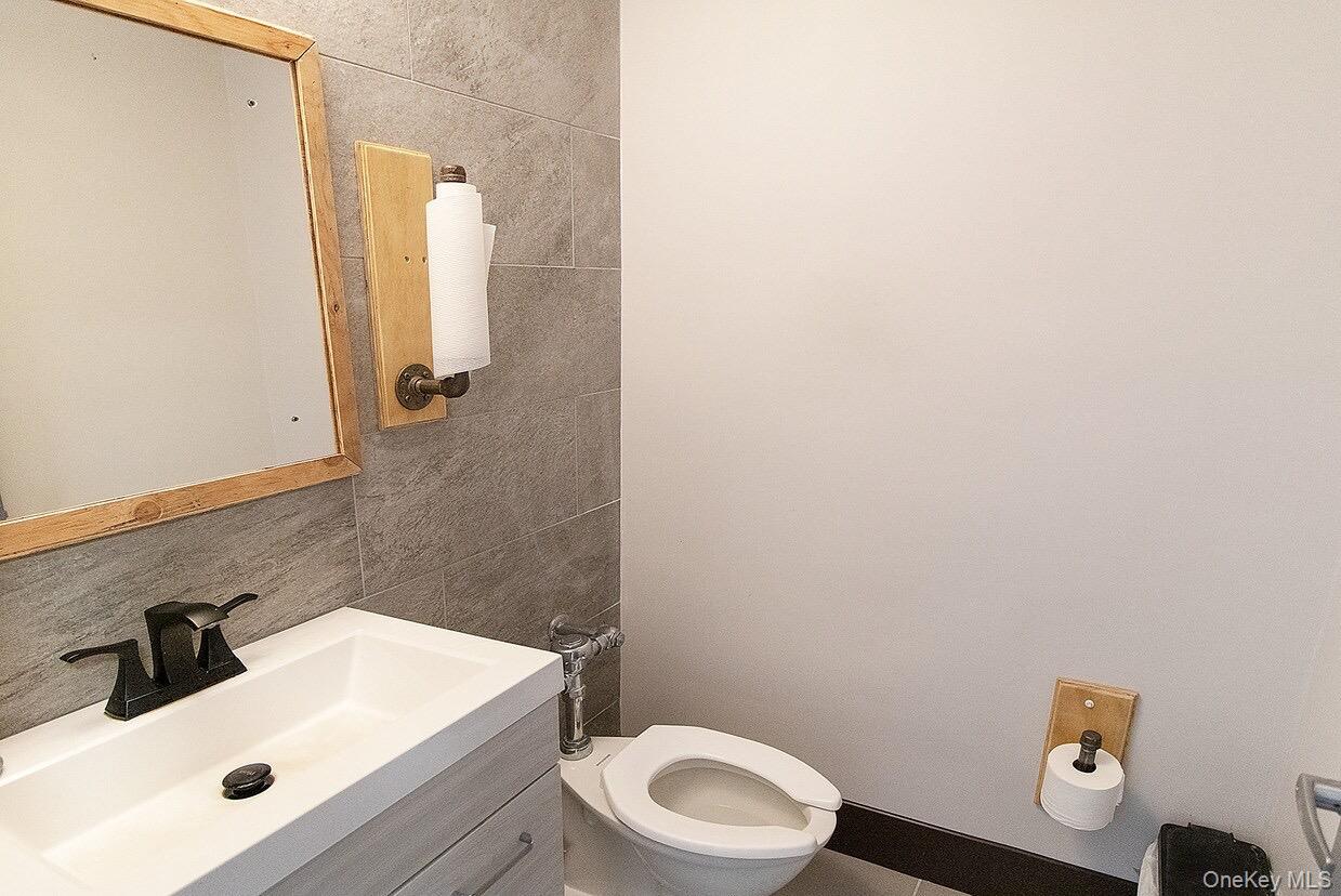 938 Port Washington Boulevard, Unit 4 photo 8