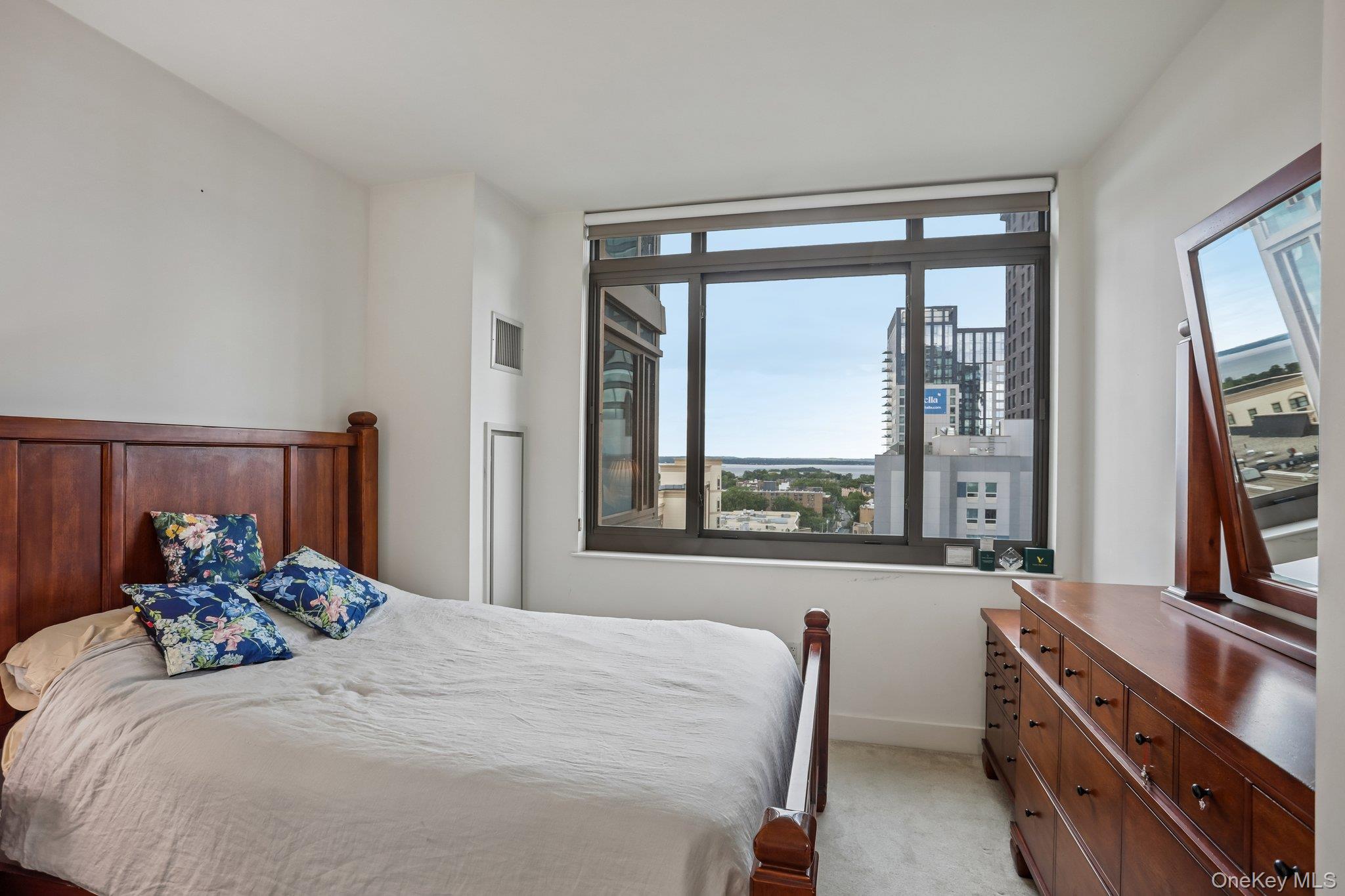 175 Huguenot Street, Unit 1606 photo 4