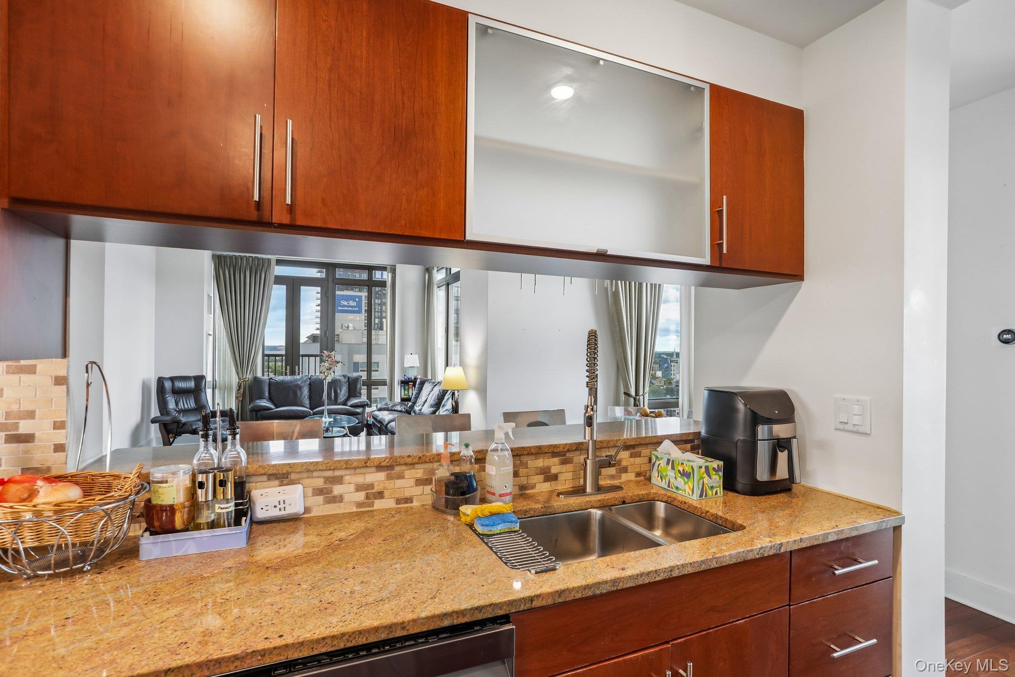 175 Huguenot Street, Unit 1606 photo 5