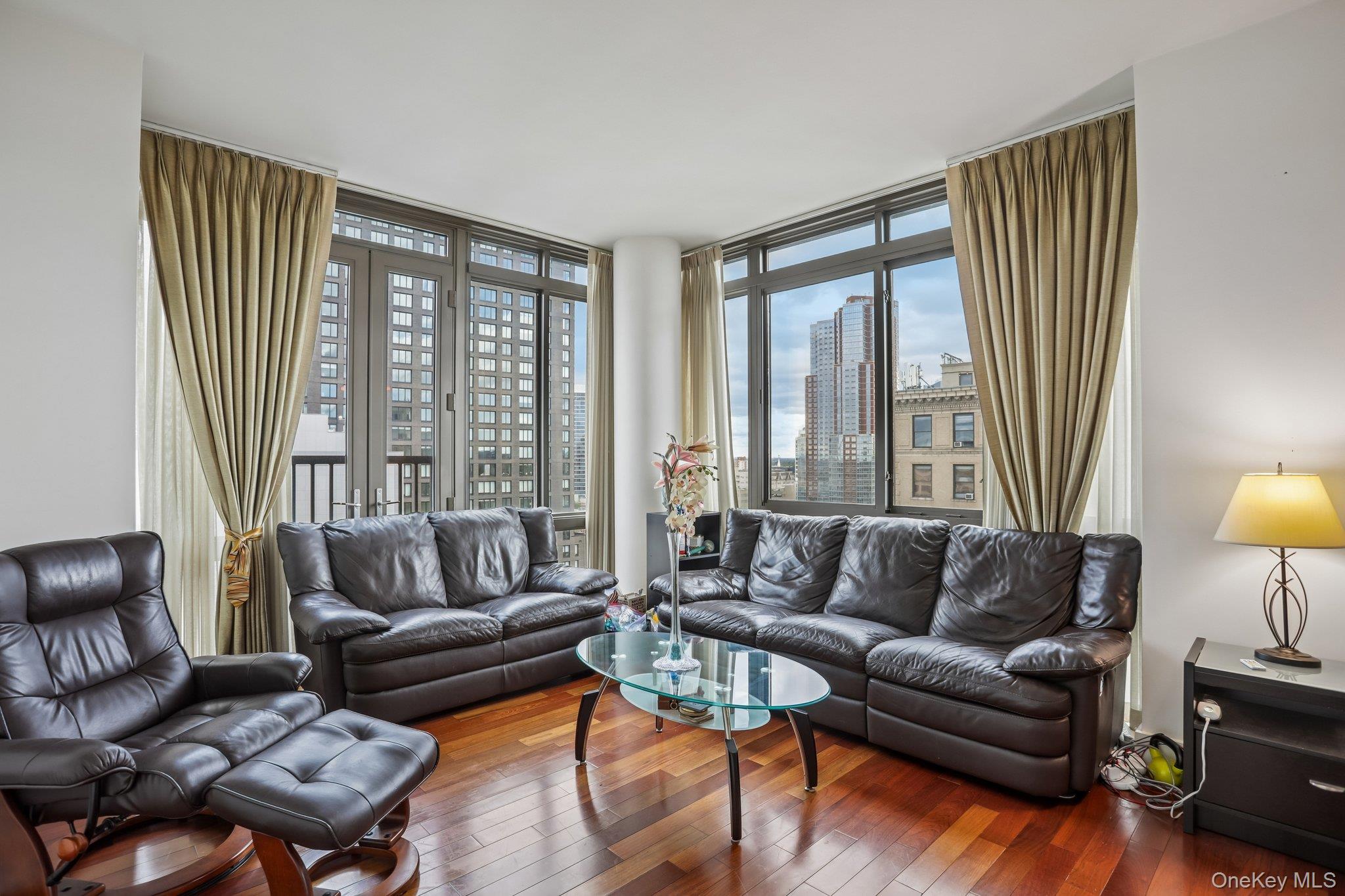 175 Huguenot Street, Unit 1606 photo 2