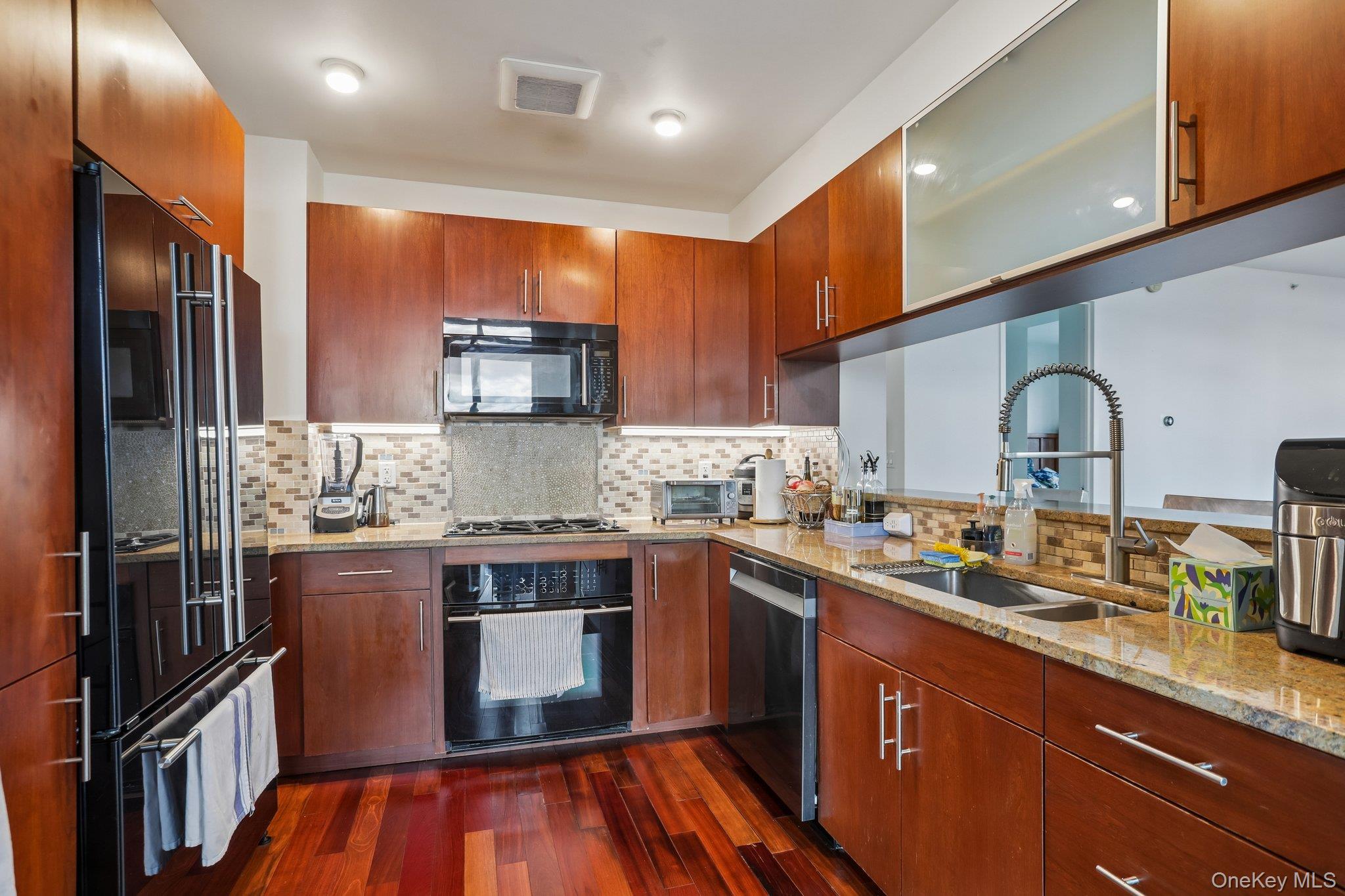 175 Huguenot Street, Unit 1606 photo 11