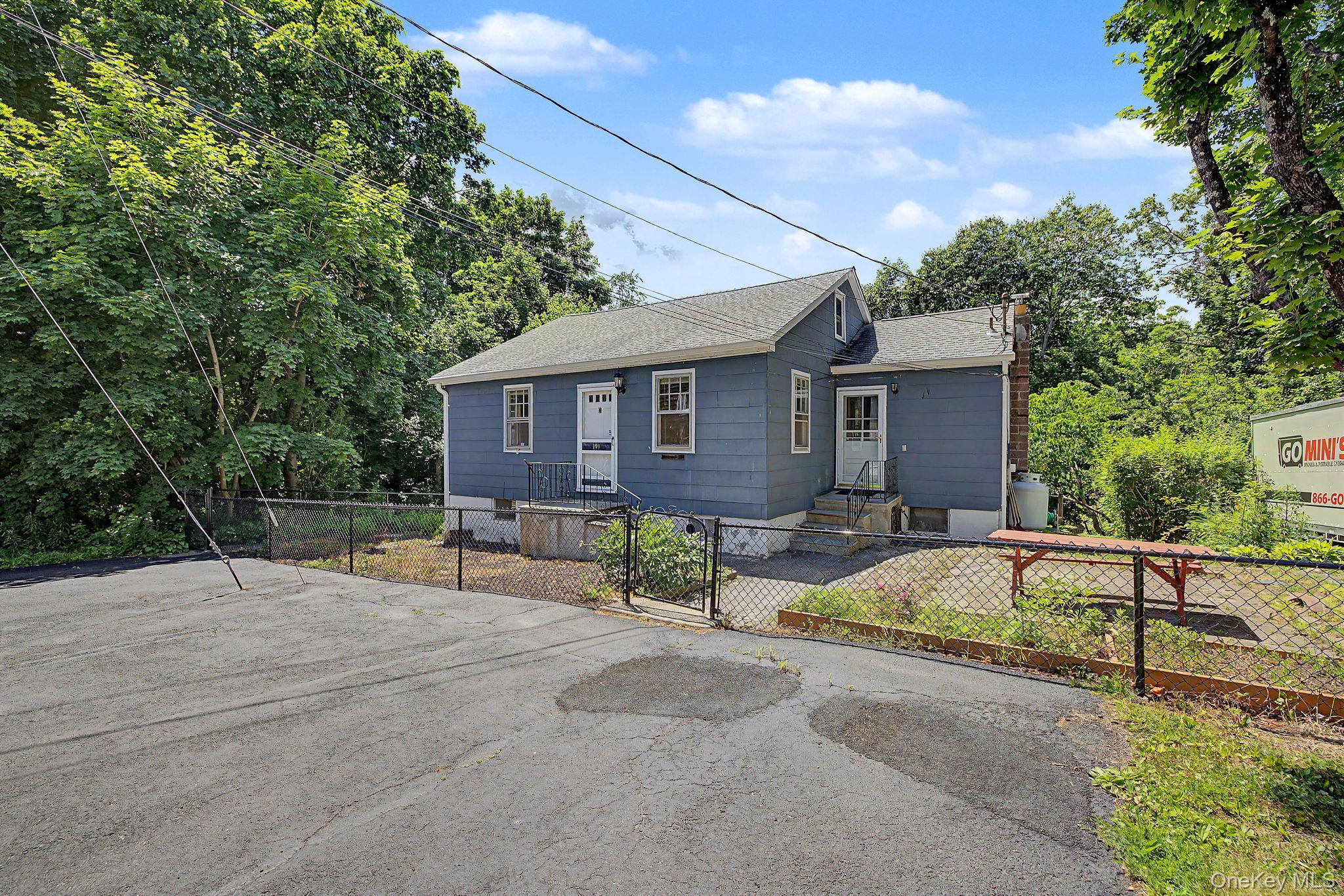121 Putnam Drive – For Sale