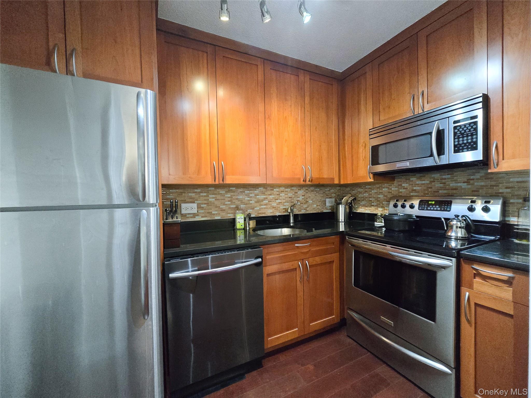 137 E 36th Street, Unit 9H photo 8
